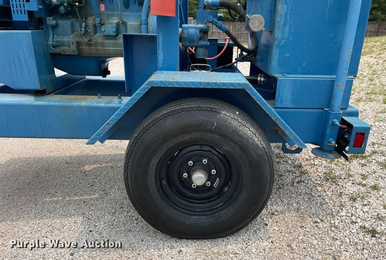 image for item LJ9768 2001 Thompson  hydraulic pump