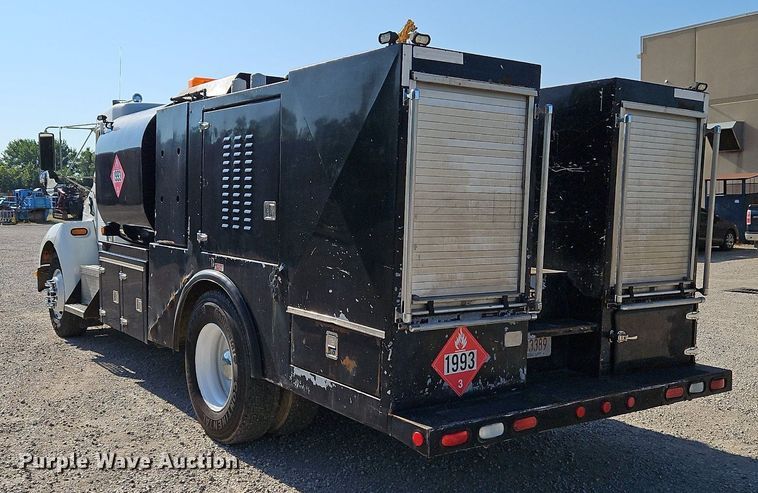 image for item LL9267 2001 Kenworth T300  fuel truck