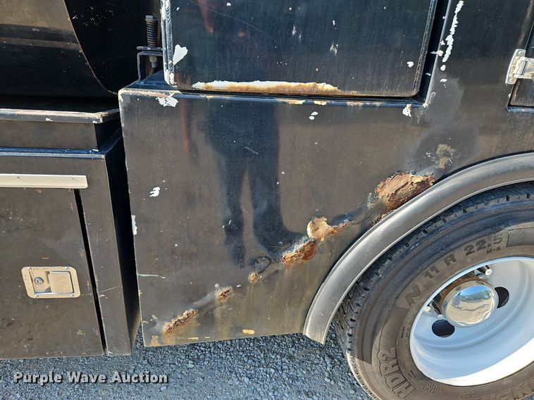 image for item LL9267 2001 Kenworth T300  fuel truck