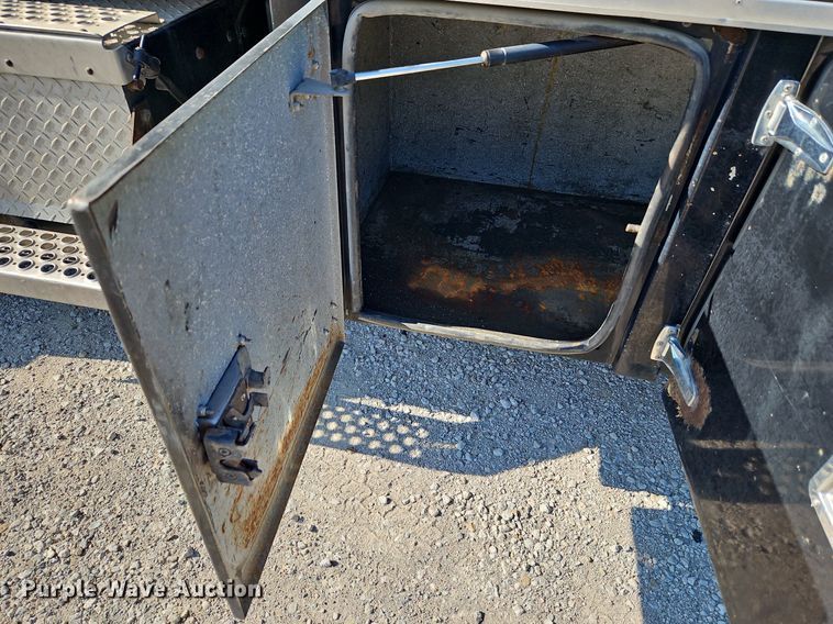 image for item LL9267 2001 Kenworth T300  fuel truck