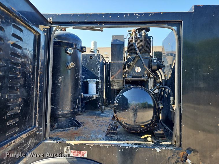 image for item LL9267 2001 Kenworth T300  fuel truck