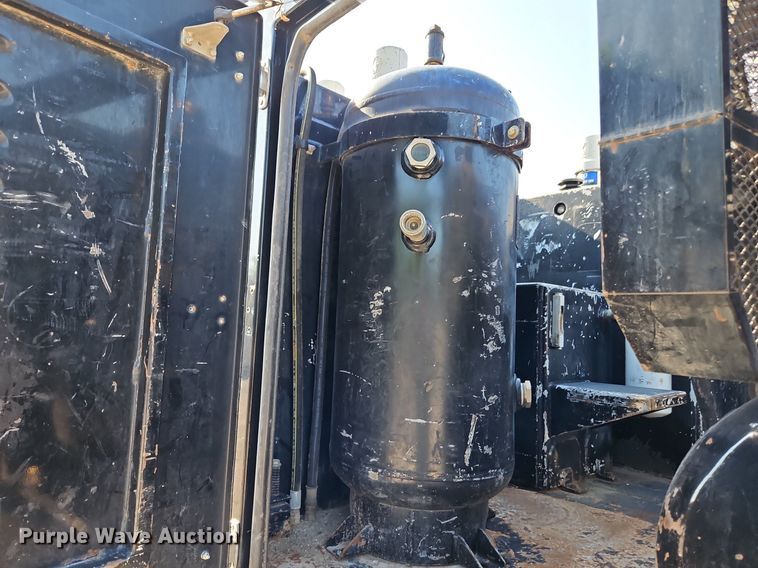 image for item LL9267 2001 Kenworth T300  fuel truck