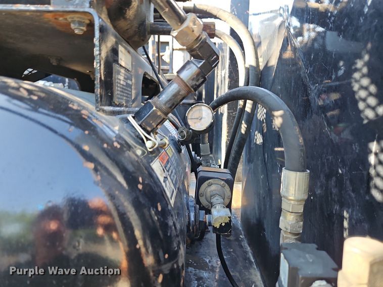 image for item LL9267 2001 Kenworth T300  fuel truck