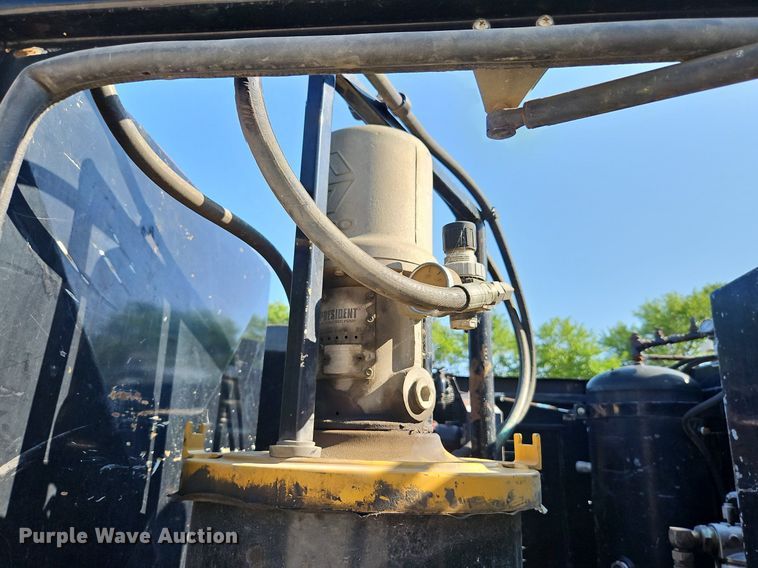 image for item LL9267 2001 Kenworth T300  fuel truck