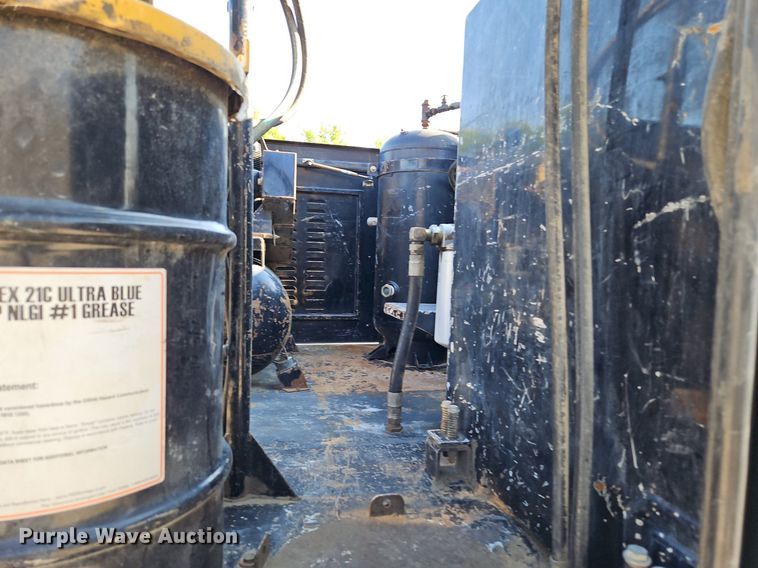 image for item LL9267 2001 Kenworth T300  fuel truck