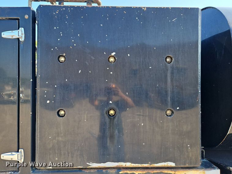 image for item LL9267 2001 Kenworth T300  fuel truck