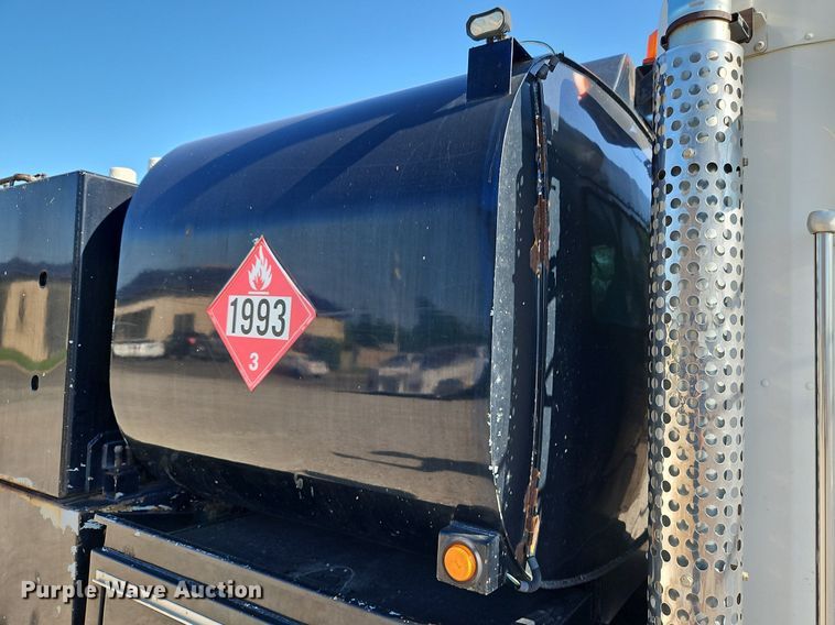 image for item LL9267 2001 Kenworth T300  fuel truck