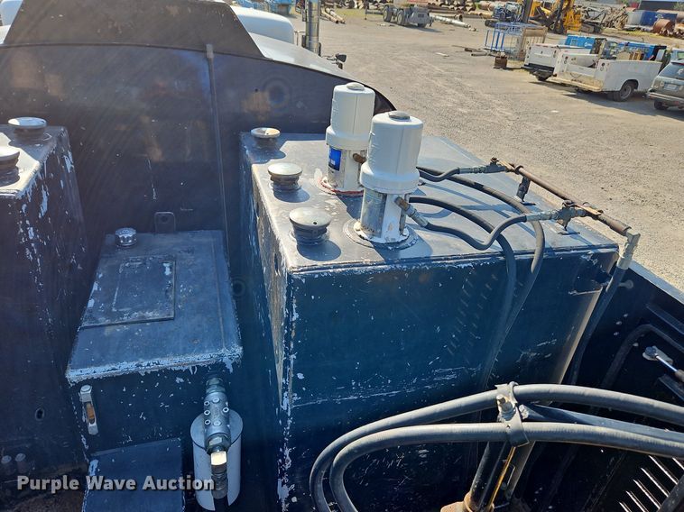 image for item LL9267 2001 Kenworth T300  fuel truck