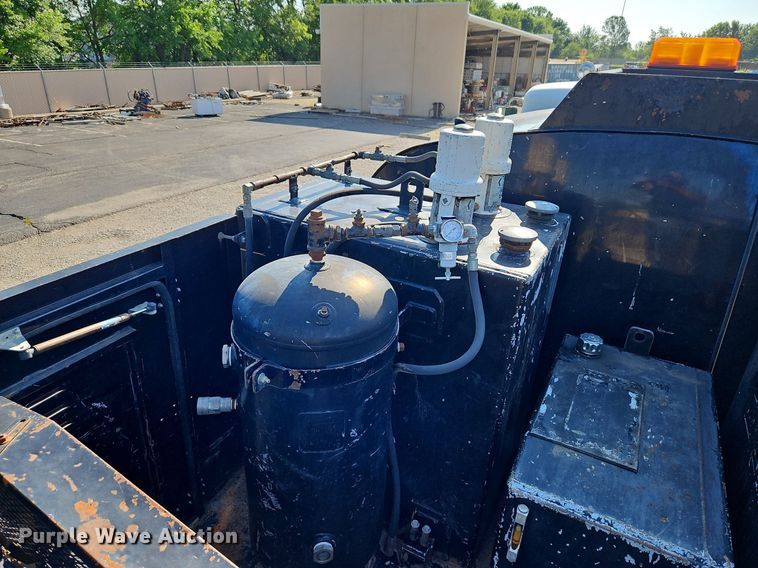 image for item LL9267 2001 Kenworth T300  fuel truck