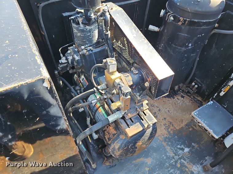 image for item LL9267 2001 Kenworth T300  fuel truck