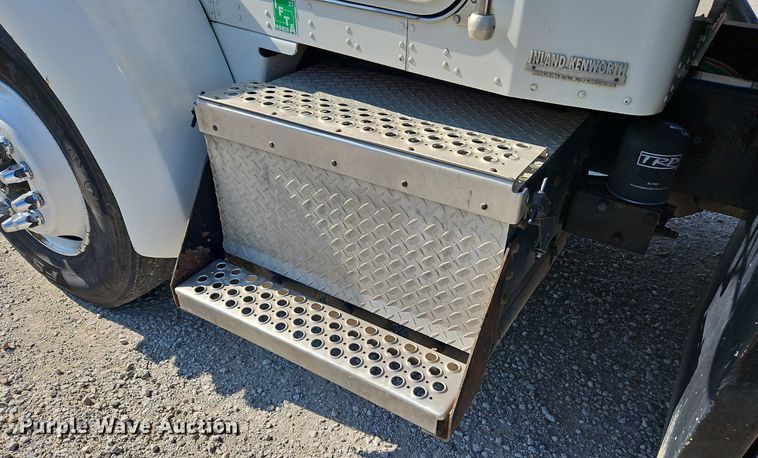 image for item LL9267 2001 Kenworth T300  fuel truck