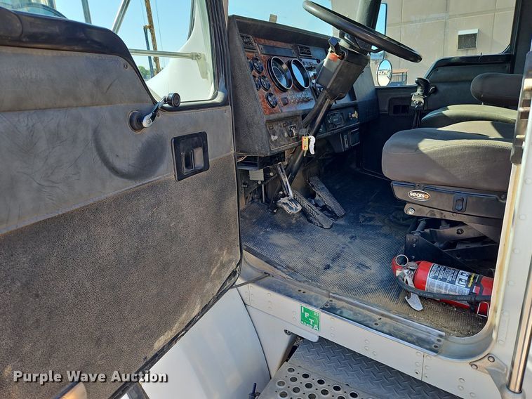 image for item LL9267 2001 Kenworth T300  fuel truck