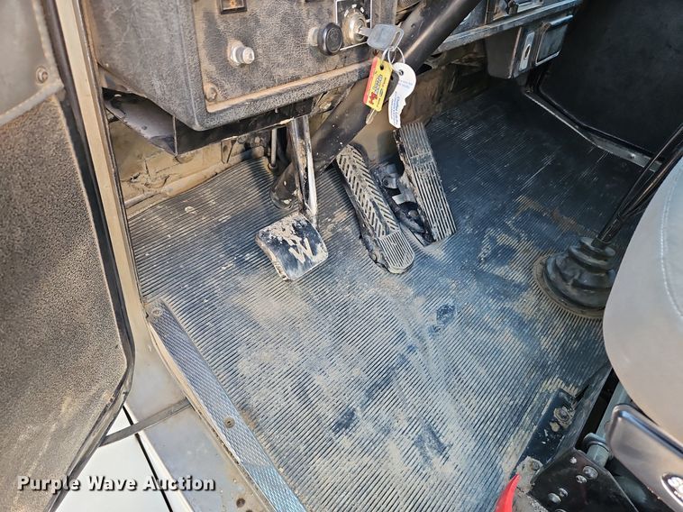 image for item LL9267 2001 Kenworth T300  fuel truck