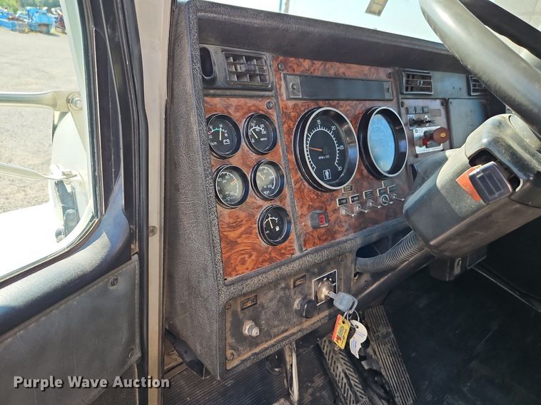 image for item LL9267 2001 Kenworth T300  fuel truck