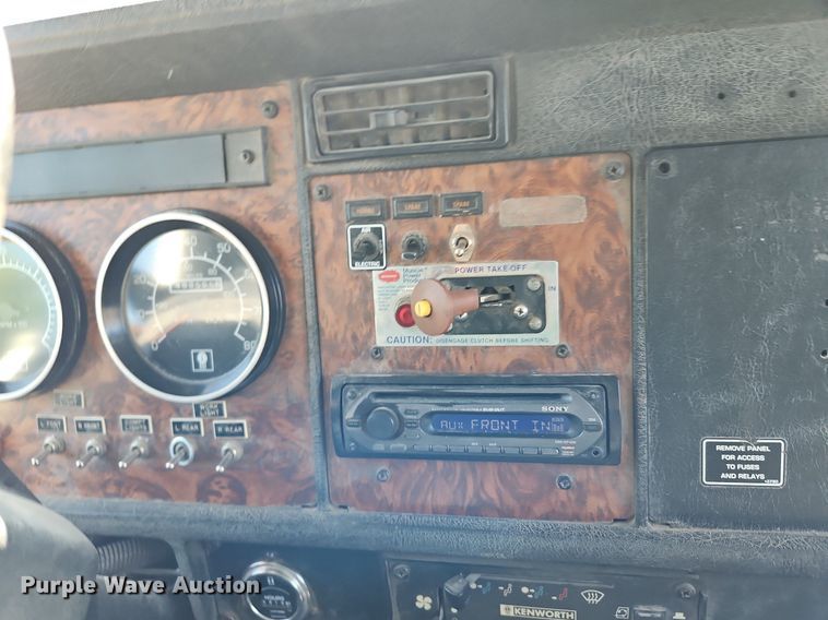 image for item LL9267 2001 Kenworth T300  fuel truck