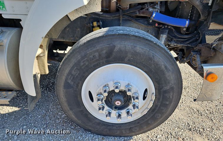 image for item LL9267 2001 Kenworth T300  fuel truck