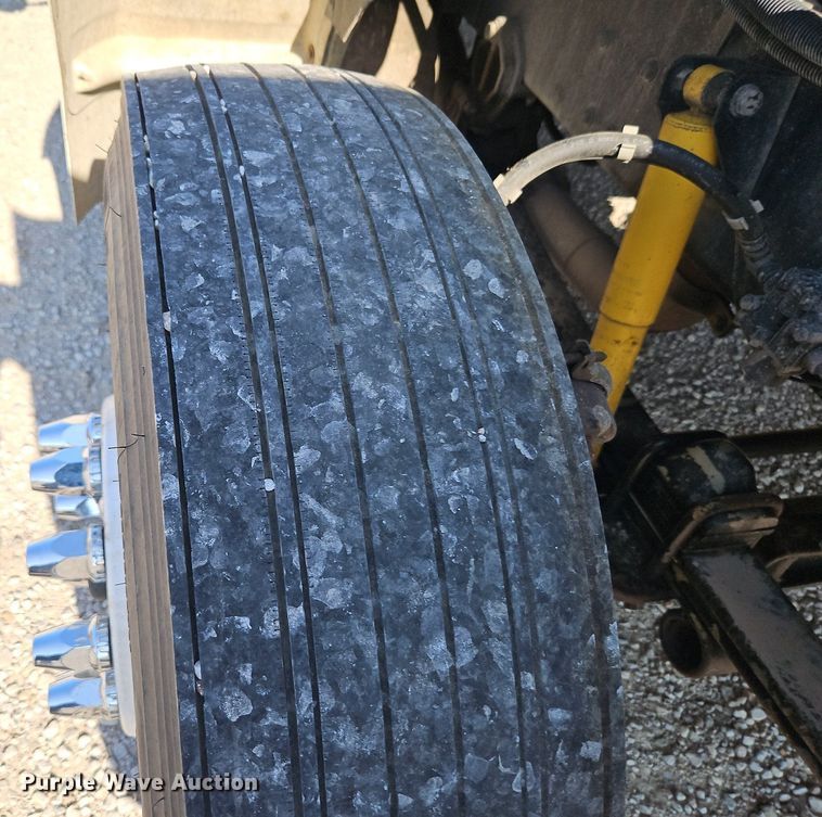 image for item LL9267 2001 Kenworth T300  fuel truck