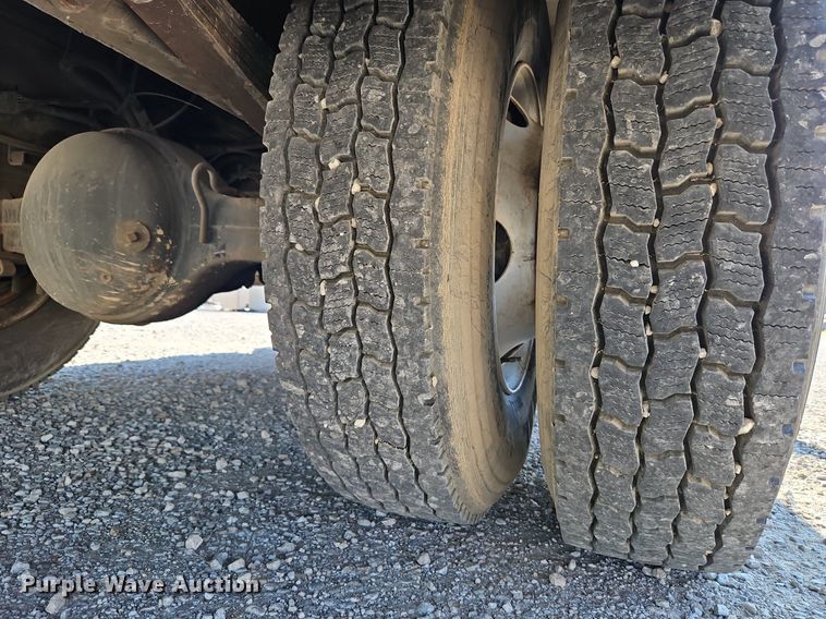 image for item LL9267 2001 Kenworth T300  fuel truck