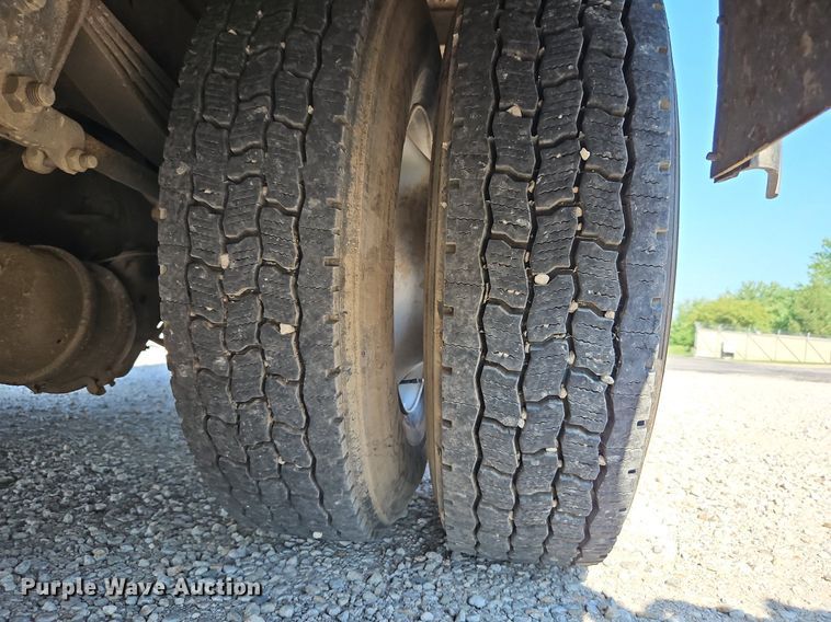 image for item LL9267 2001 Kenworth T300  fuel truck