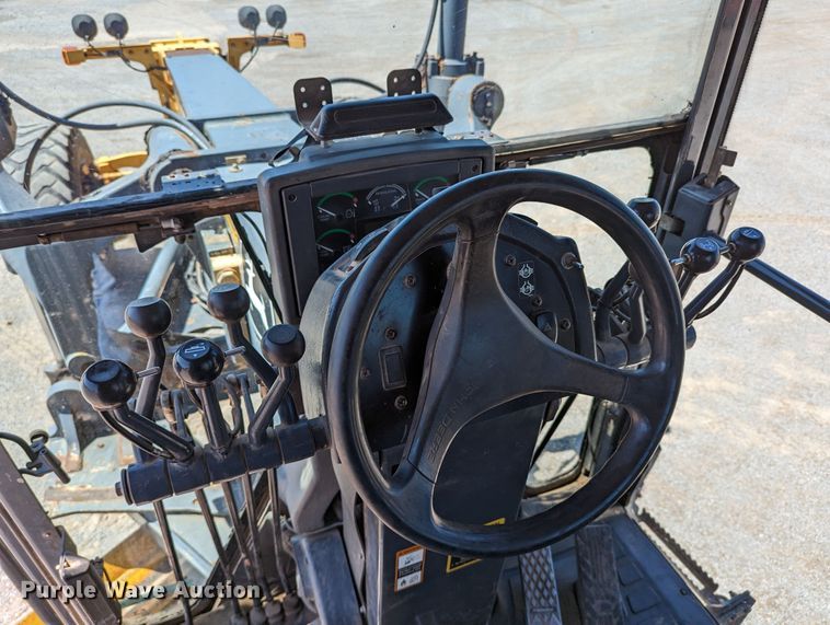 image for item LM9805 2008 John Deere 772D  motor grader