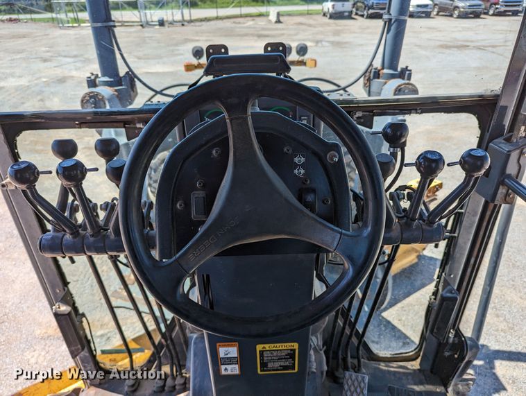 image for item LM9805 2008 John Deere 772D  motor grader