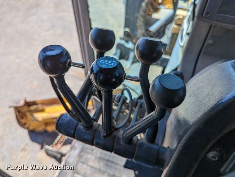 image for item LM9805 2008 John Deere 772D  motor grader