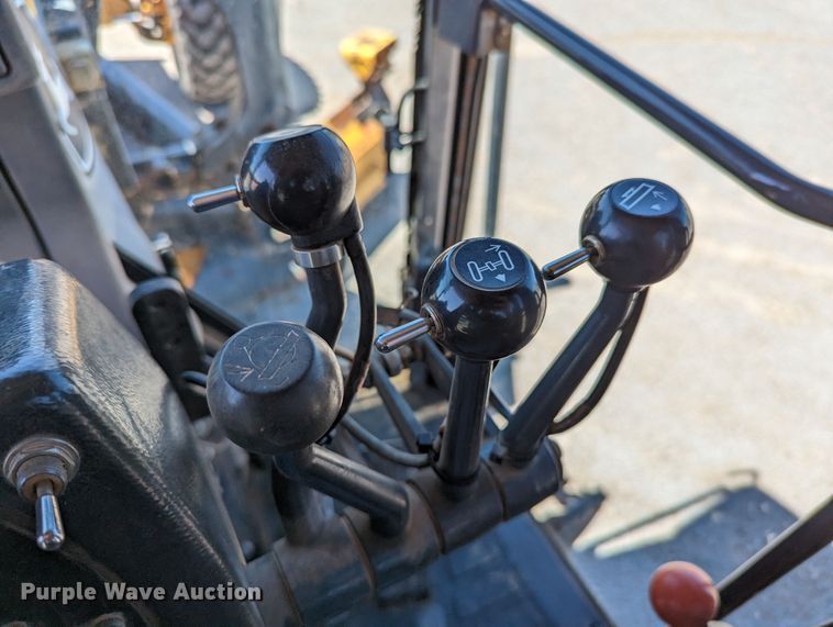 image for item LM9805 2008 John Deere 772D  motor grader