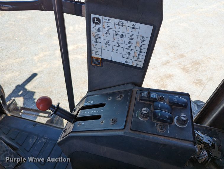 image for item LM9805 2008 John Deere 772D  motor grader