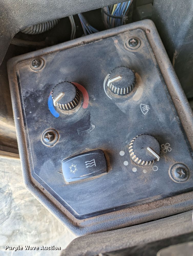 image for item LM9805 2008 John Deere 772D  motor grader