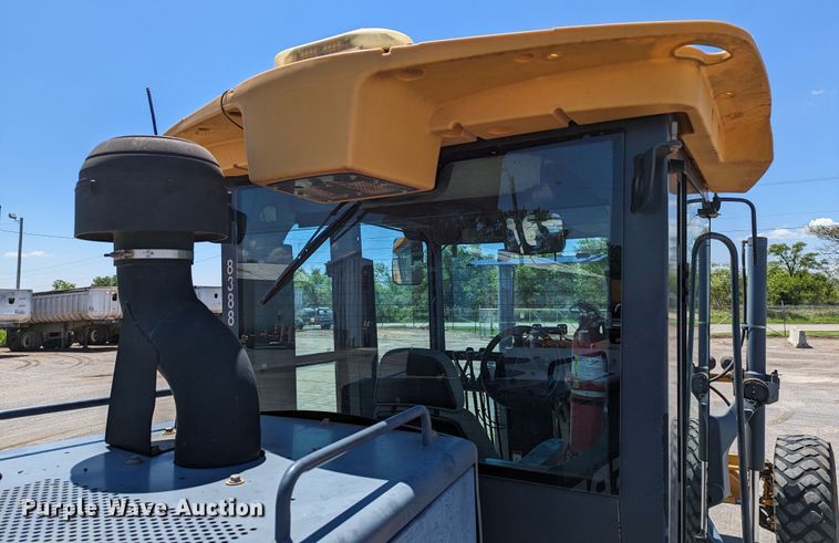 image for item LM9805 2008 John Deere 772D  motor grader