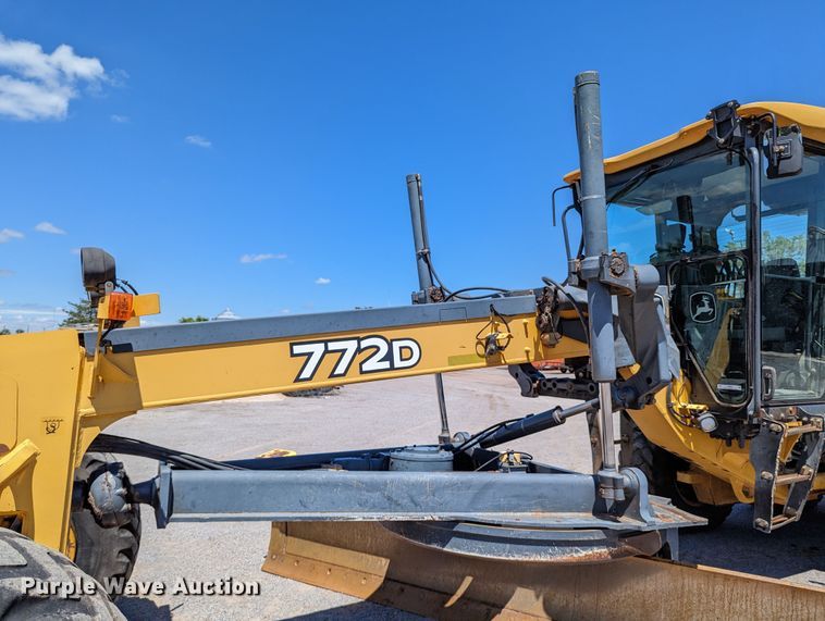 image for item LM9805 2008 John Deere 772D  motor grader