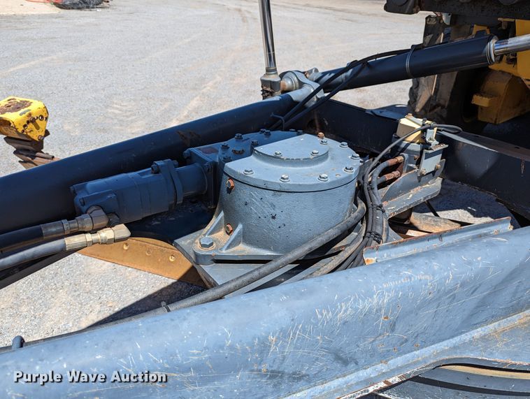 image for item LM9805 2008 John Deere 772D  motor grader