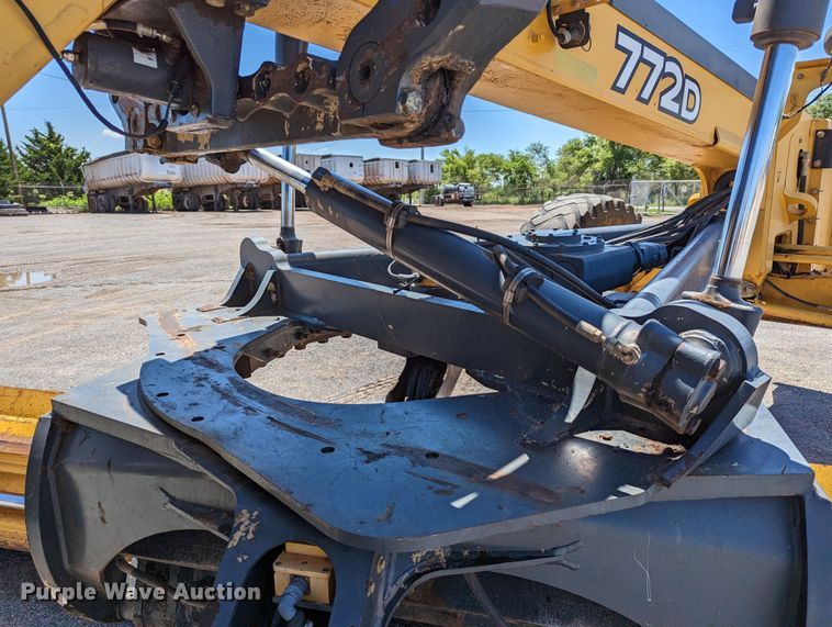 image for item LM9805 2008 John Deere 772D  motor grader