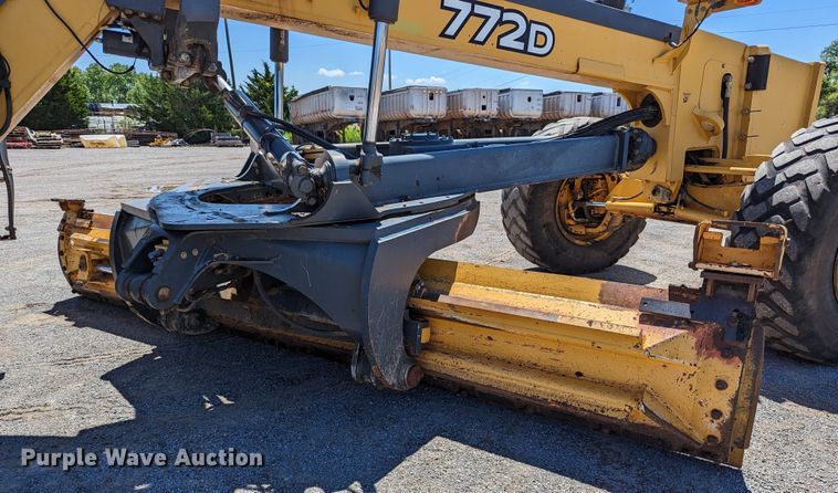 image for item LM9805 2008 John Deere 772D  motor grader