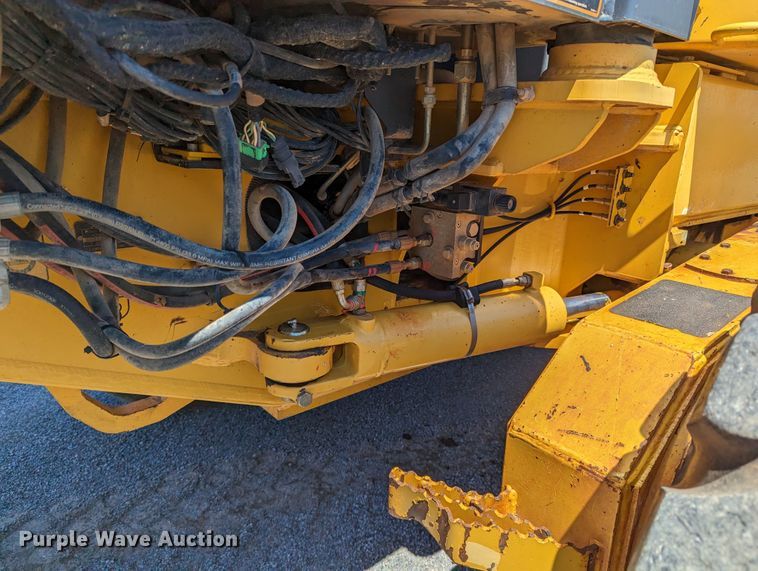 image for item LM9805 2008 John Deere 772D  motor grader