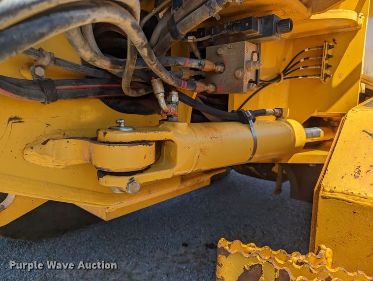 image for item LM9805 2008 John Deere 772D  motor grader