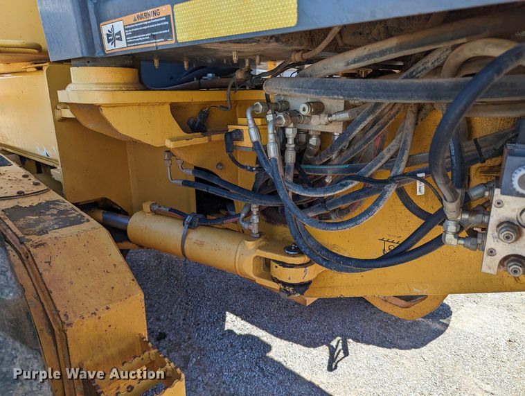 image for item LM9805 2008 John Deere 772D  motor grader