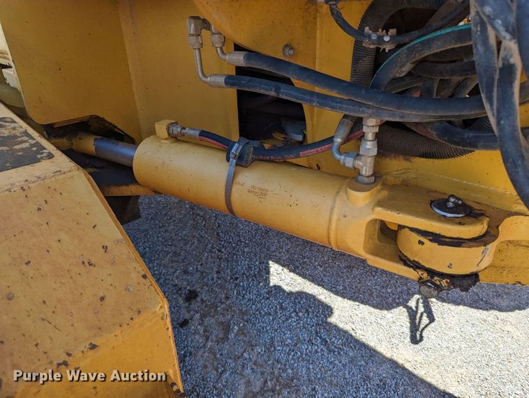 image for item LM9805 2008 John Deere 772D  motor grader