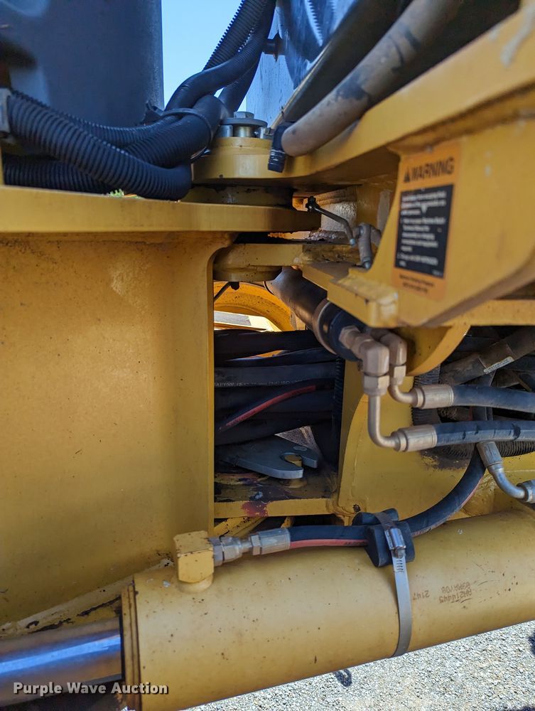 image for item LM9805 2008 John Deere 772D  motor grader