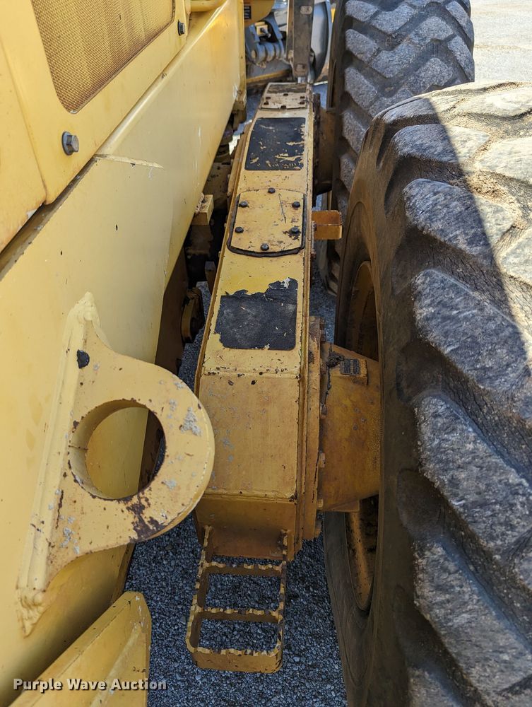 image for item LM9805 2008 John Deere 772D  motor grader