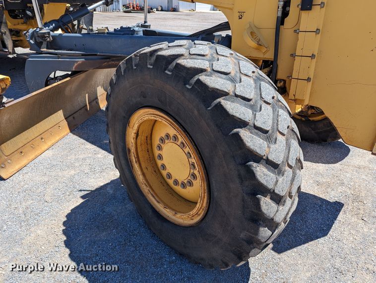 image for item LM9805 2008 John Deere 772D  motor grader