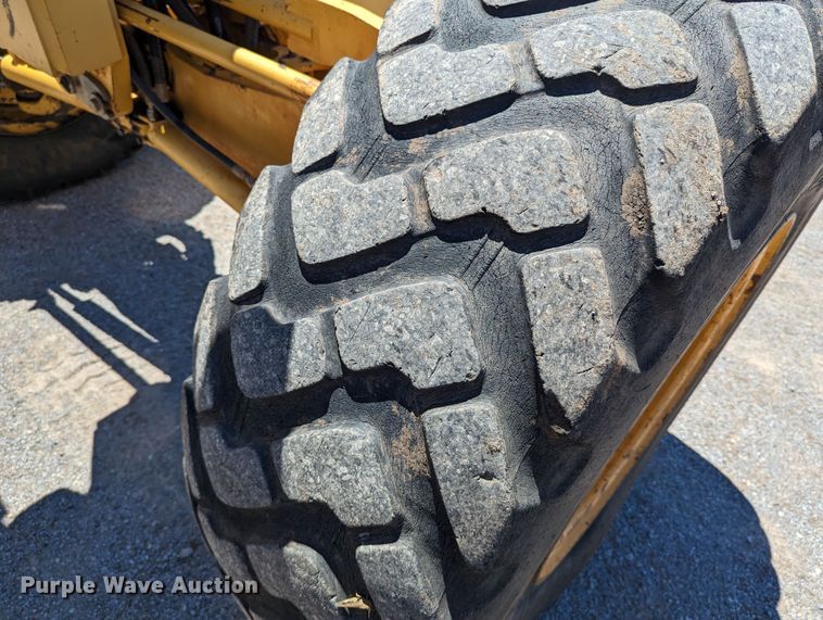 image for item LM9805 2008 John Deere 772D  motor grader