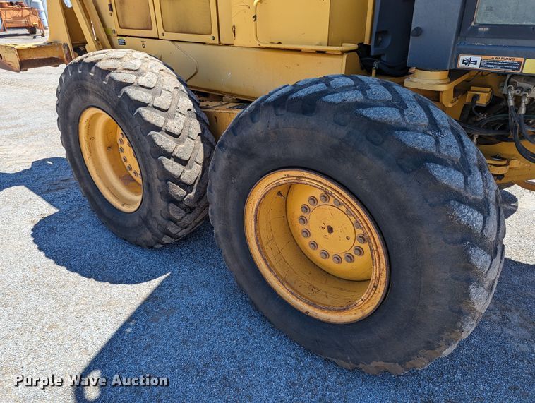 image for item LM9805 2008 John Deere 772D  motor grader