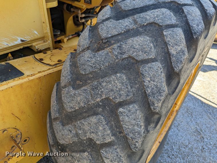 image for item LM9805 2008 John Deere 772D  motor grader