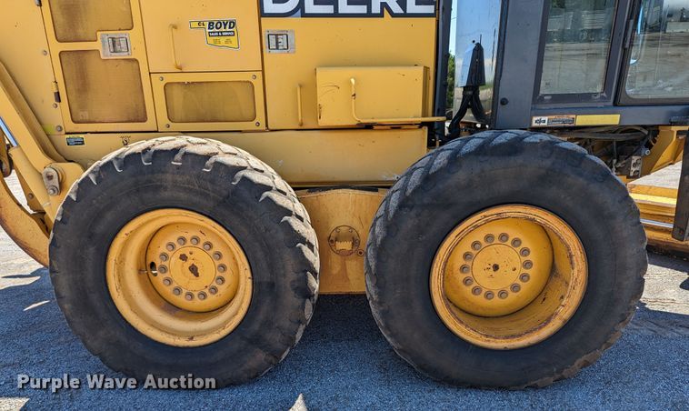 image for item LM9805 2008 John Deere 772D  motor grader