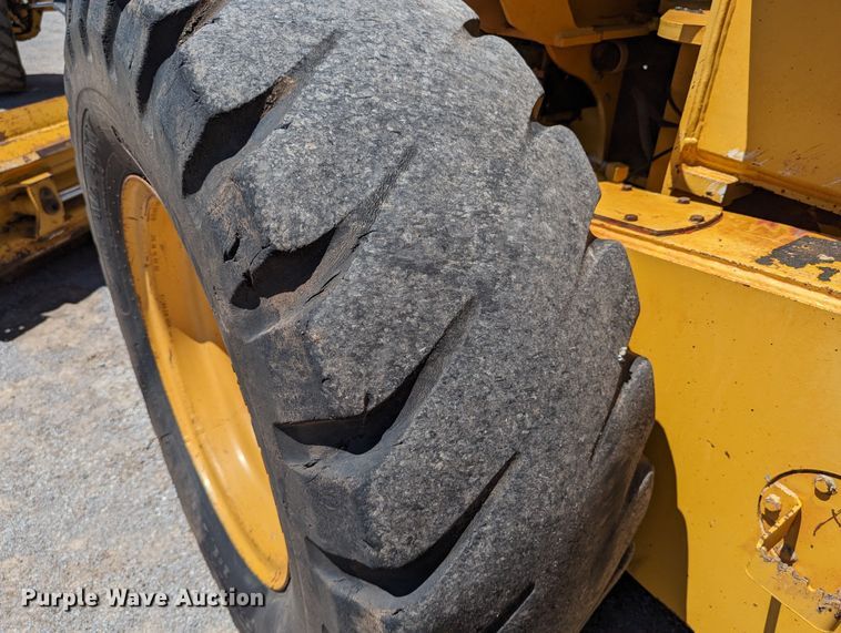 image for item LM9805 2008 John Deere 772D  motor grader