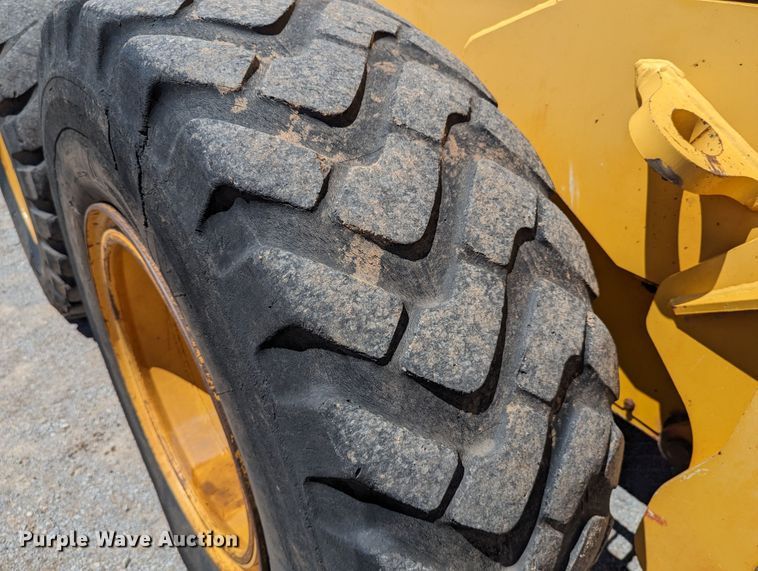 image for item LM9805 2008 John Deere 772D  motor grader