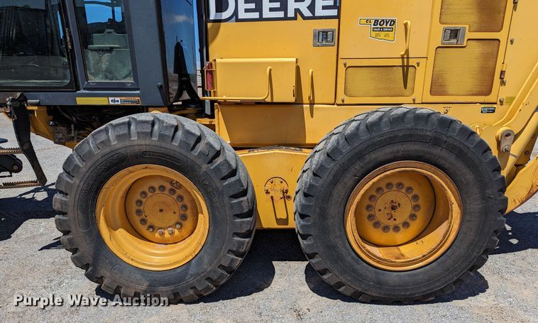 image for item LM9805 2008 John Deere 772D  motor grader