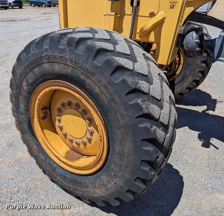 image for item LM9805 2008 John Deere 772D  motor grader