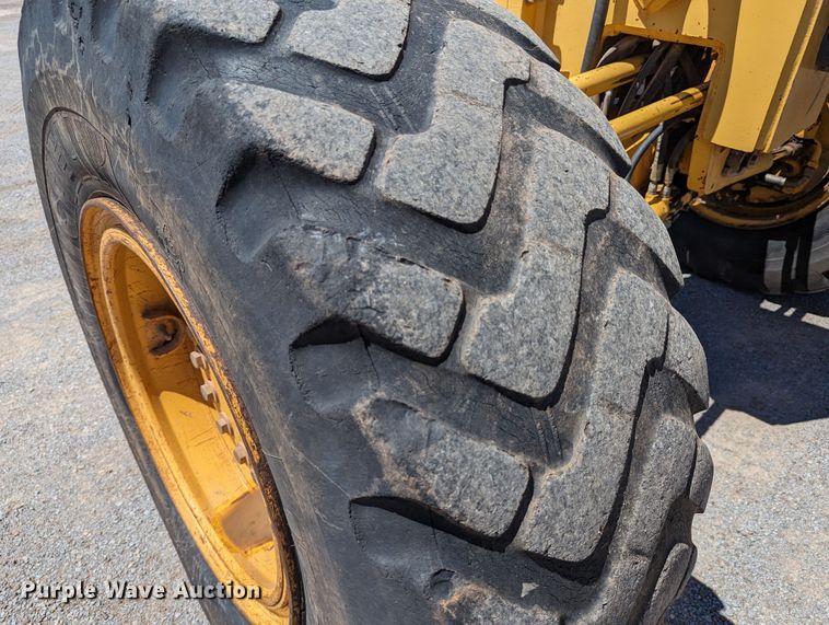 image for item LM9805 2008 John Deere 772D  motor grader